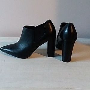 NWOT Marc Fisher booties
